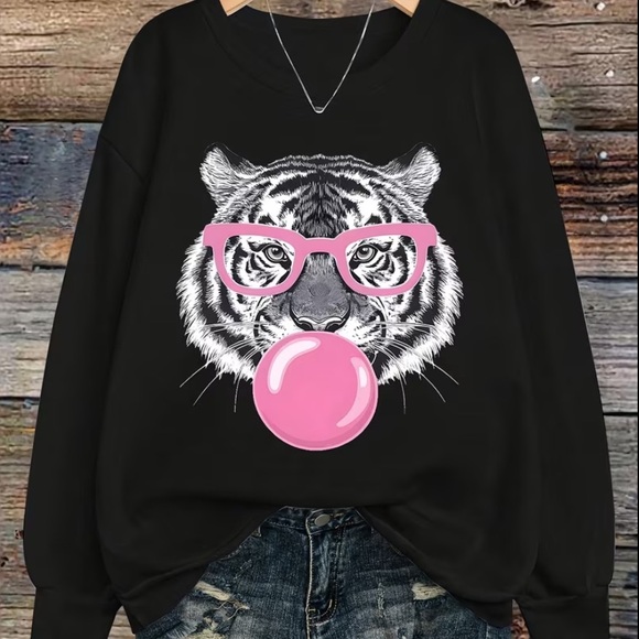 Tops - Black Tiger Blowing Bubblegum Graphic Sweatshirt Pink Accents Women’s XXL NWT